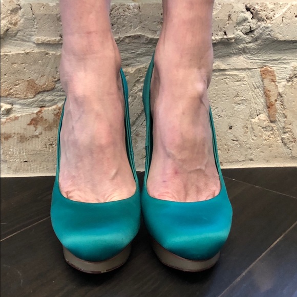 BCBG Fondly Island Platform Satin Sea Green Pump - Picture 5 of 8